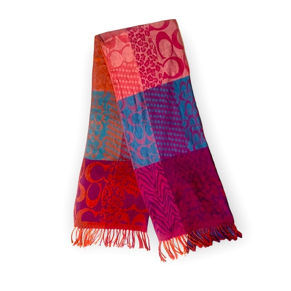 COACH Quilted Signature C Pashmina Scarf.
Various Styles.
Pristine Condition. - Picture 5 of 9